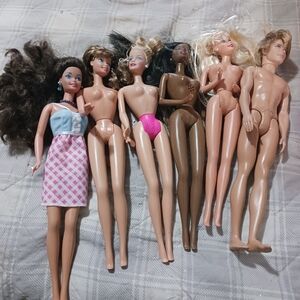 Barbie Doll Set with Extra Clothes And Acc.